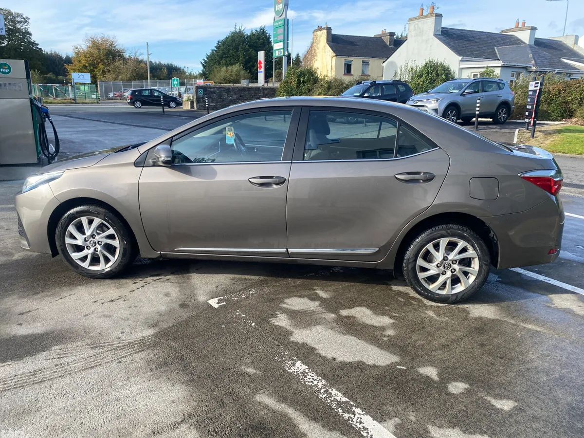 Toyota Corolla Saloon, Petrol, 2017, Grey