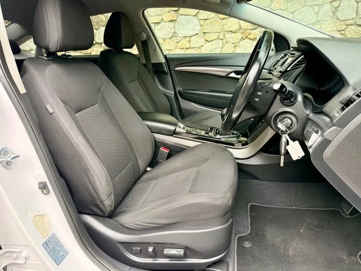 Hyundai i40 Saloon, Diesel, 2016, White