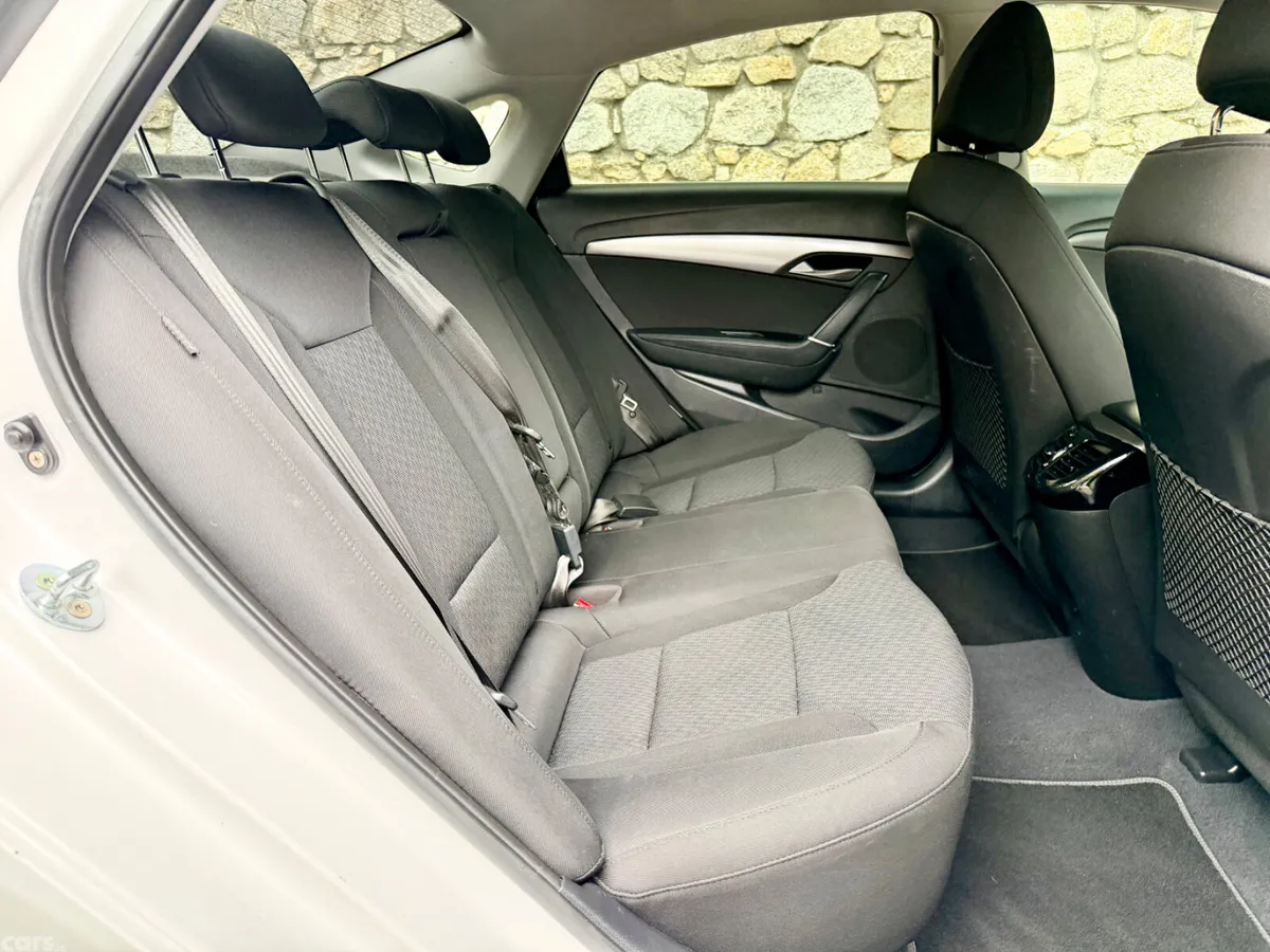 Hyundai i40 Saloon, Diesel, 2016, White