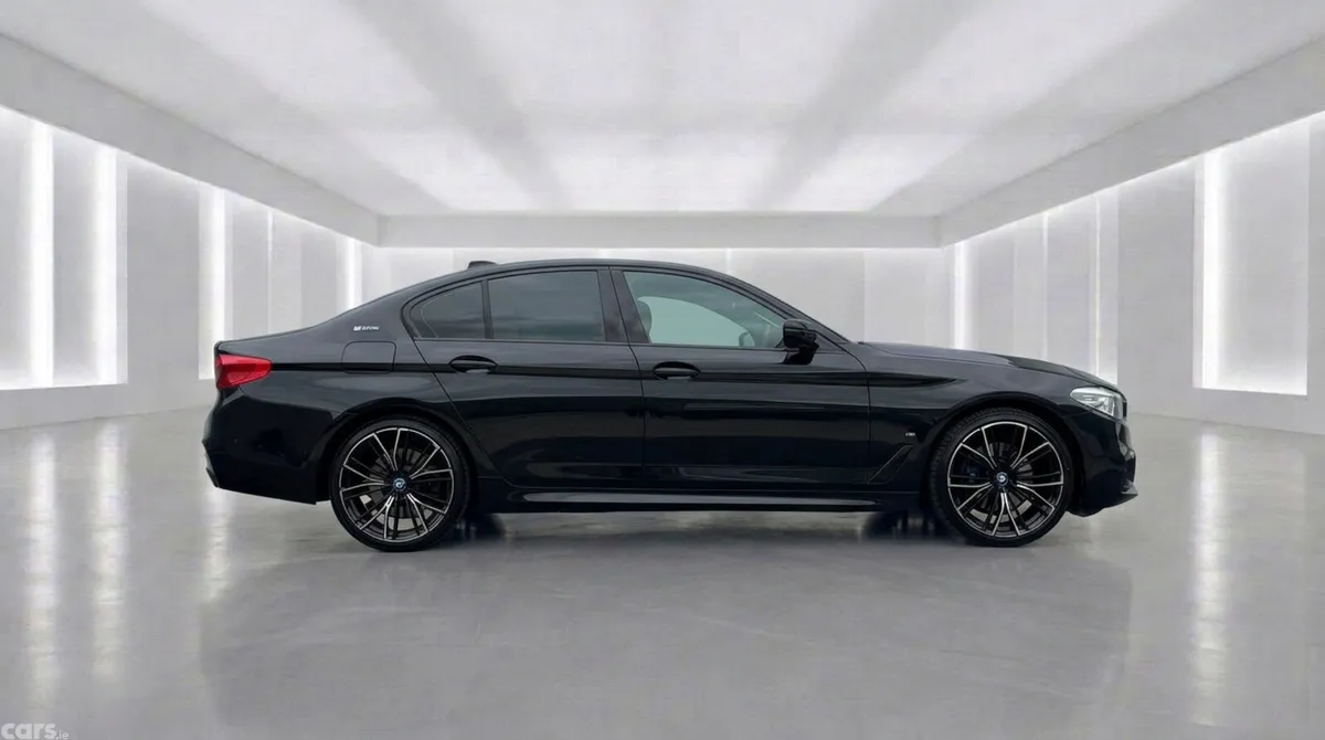 BMW 5-Series Saloon, Petrol Hybrid, 2019, Black