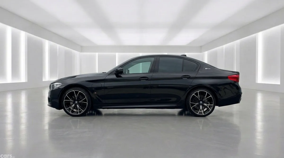 BMW 5-Series Saloon, Petrol Hybrid, 2019, Black