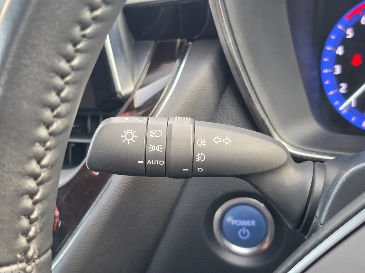 Toyota Corolla Saloon, Petrol Hybrid, 2020, Red