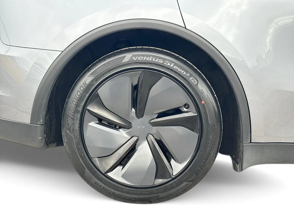 Tesla Model Y MPV, Electric, 2025, Grey