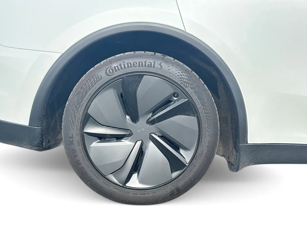 Tesla Model Y MPV, Electric, 2026, White