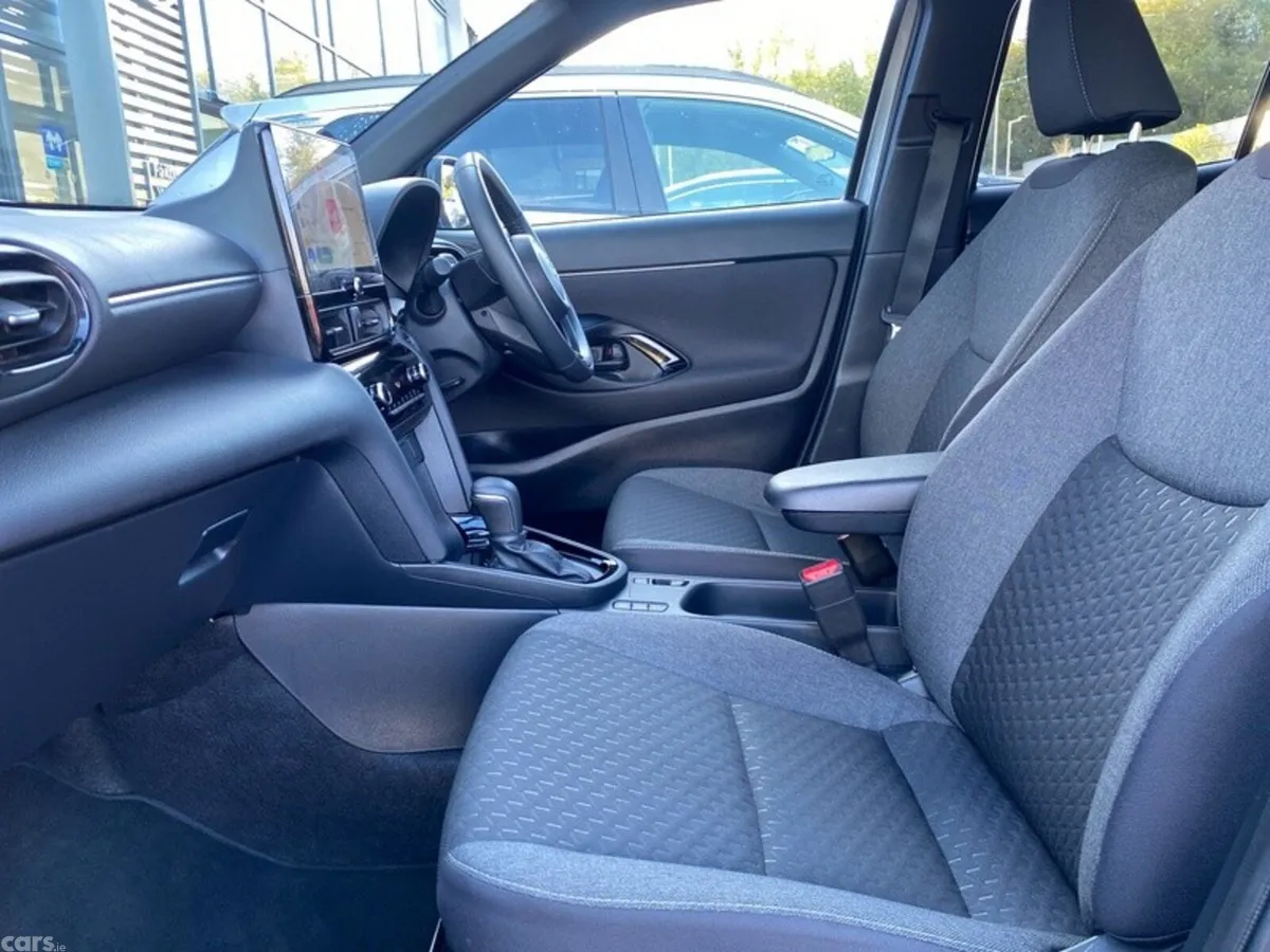 Toyota Yaris Cross Hatchback, Petrol Hybrid, 2026, Grey