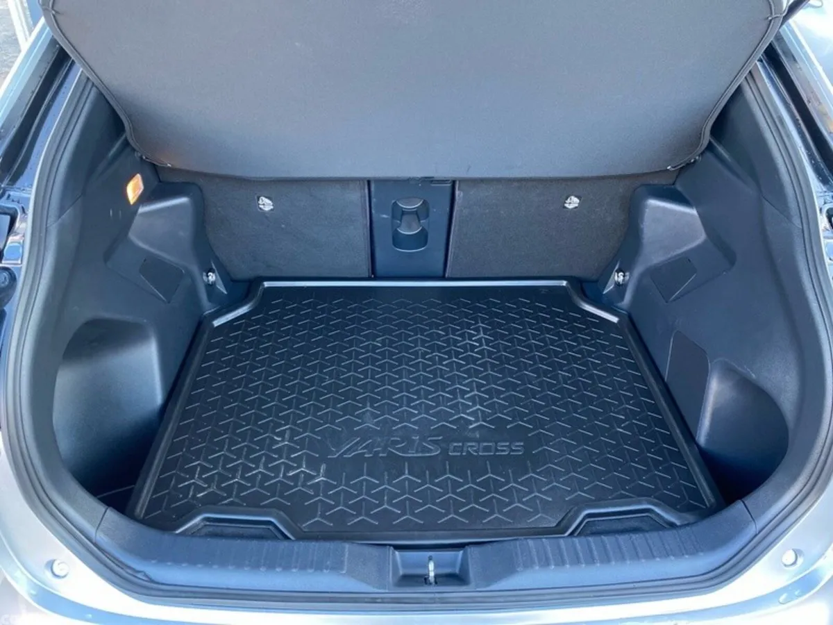 Toyota Yaris Cross Hatchback, Petrol Hybrid, 2026, Grey
