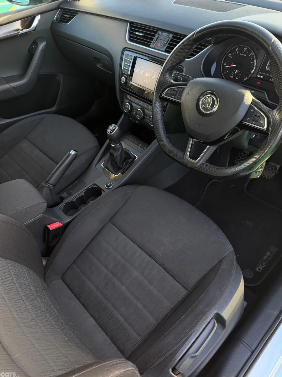 Skoda Octavia Saloon, Petrol, 2016, Silver