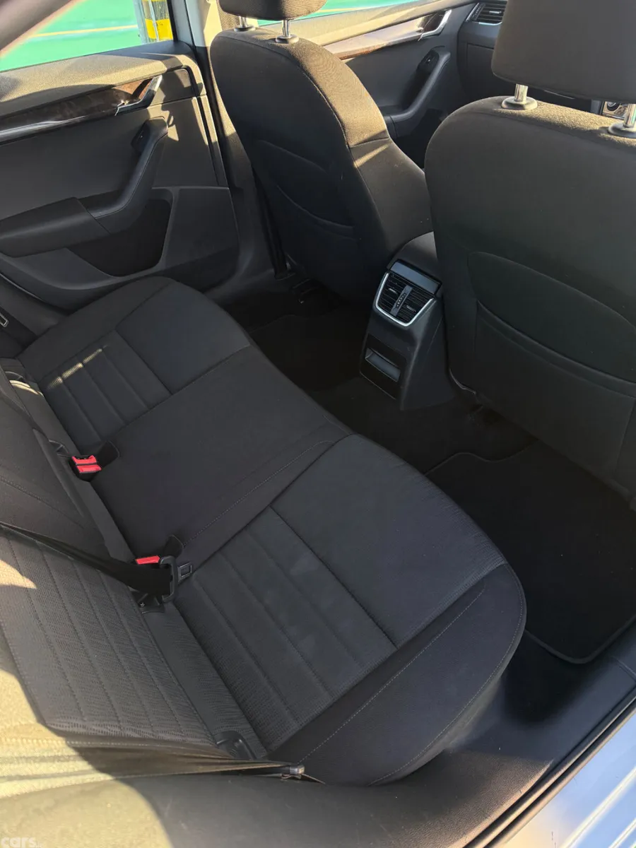Skoda Octavia Saloon, Petrol, 2016, Silver