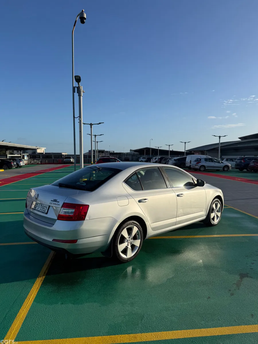 Skoda Octavia Saloon, Petrol, 2016, Silver