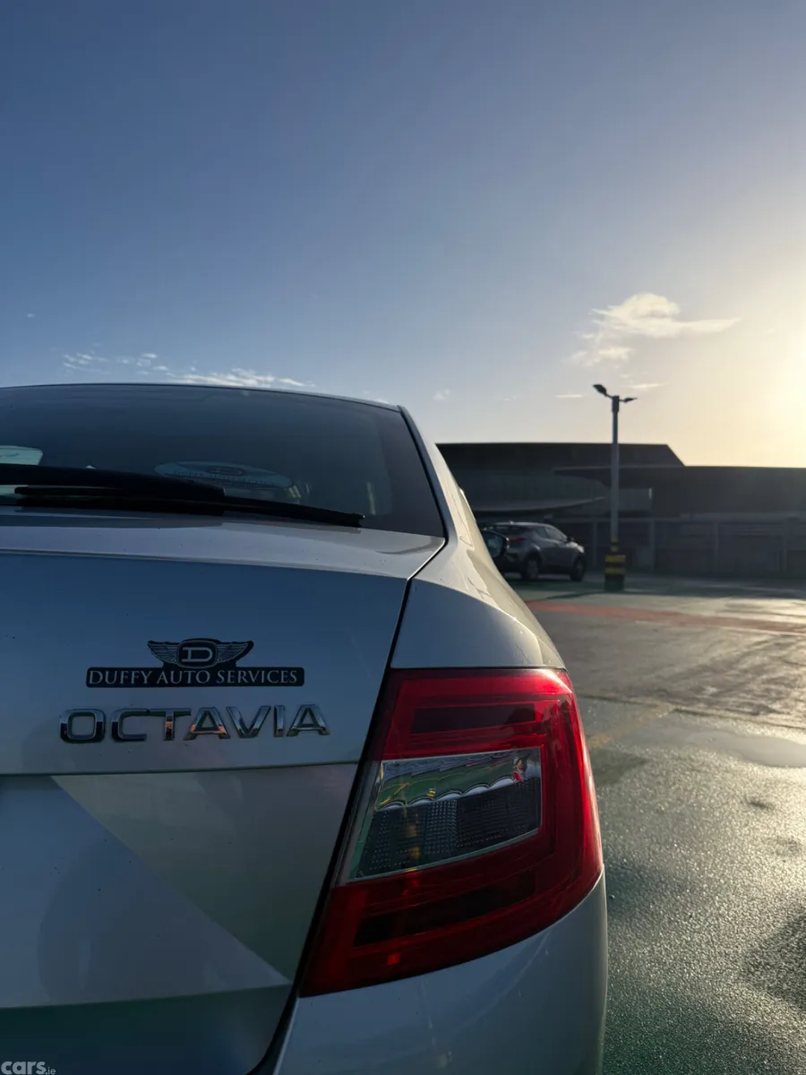 Skoda Octavia Saloon, Petrol, 2016, Silver