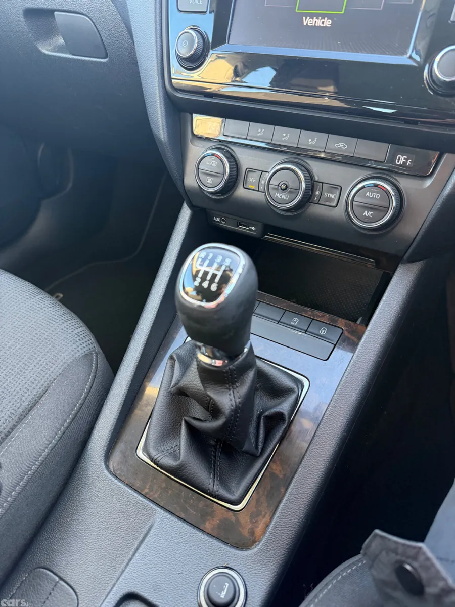 Skoda Octavia Saloon, Petrol, 2016, Silver