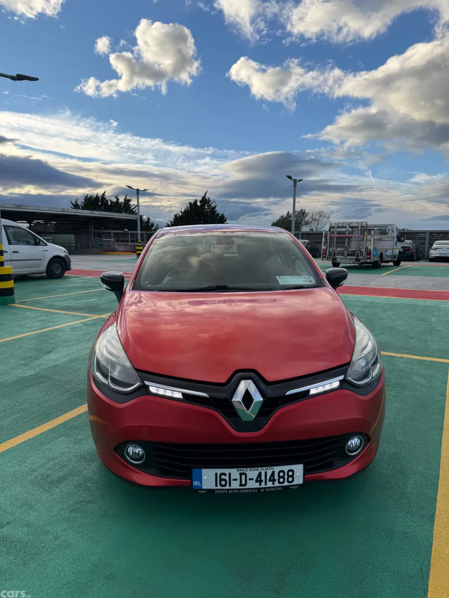 Renault Clio Hatchback, Petrol, 2016, Red