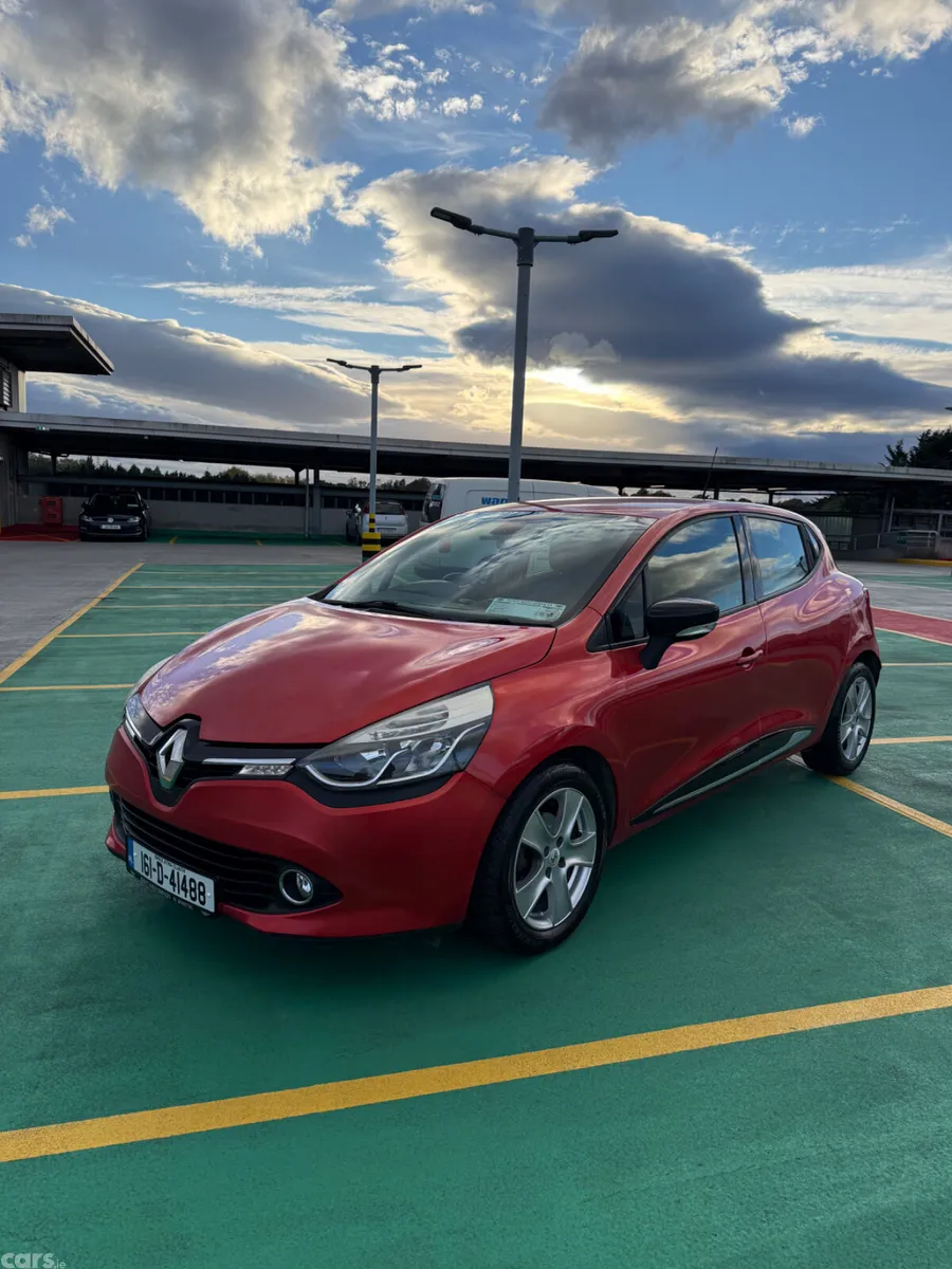 Renault Clio Hatchback, Petrol, 2016, Red