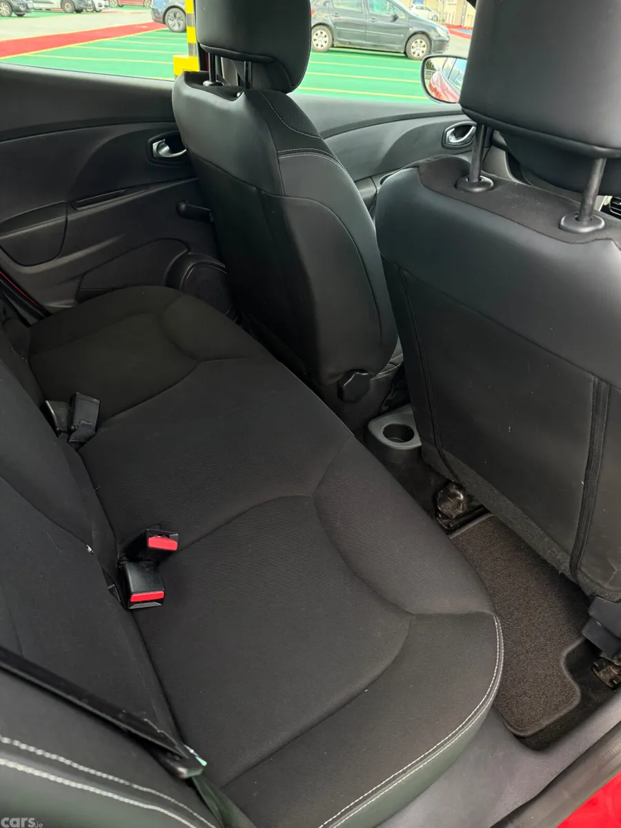 Renault Clio Hatchback, Petrol, 2016, Red
