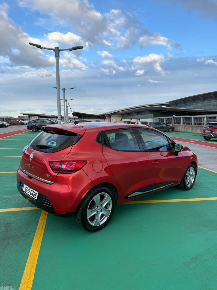 Renault Clio Hatchback, Petrol, 2016, Red