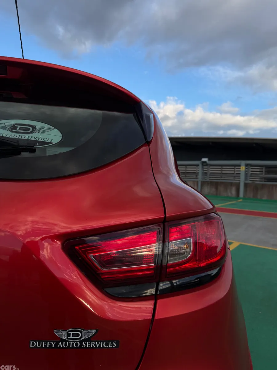 Renault Clio Hatchback, Petrol, 2016, Red