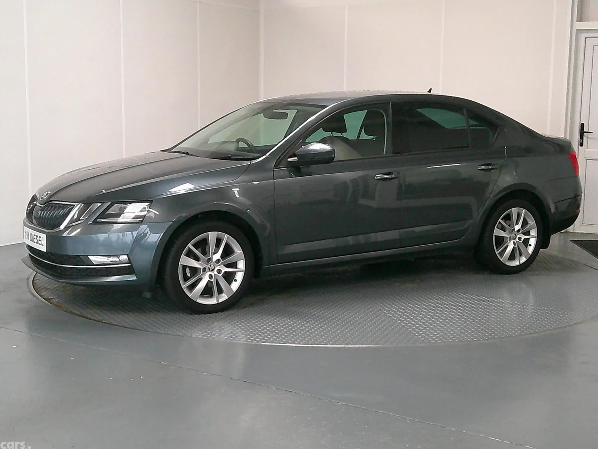 Skoda Octavia Hatchback, Diesel, 2019, Grey