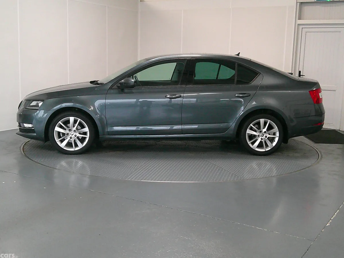Skoda Octavia Hatchback, Diesel, 2019, Grey