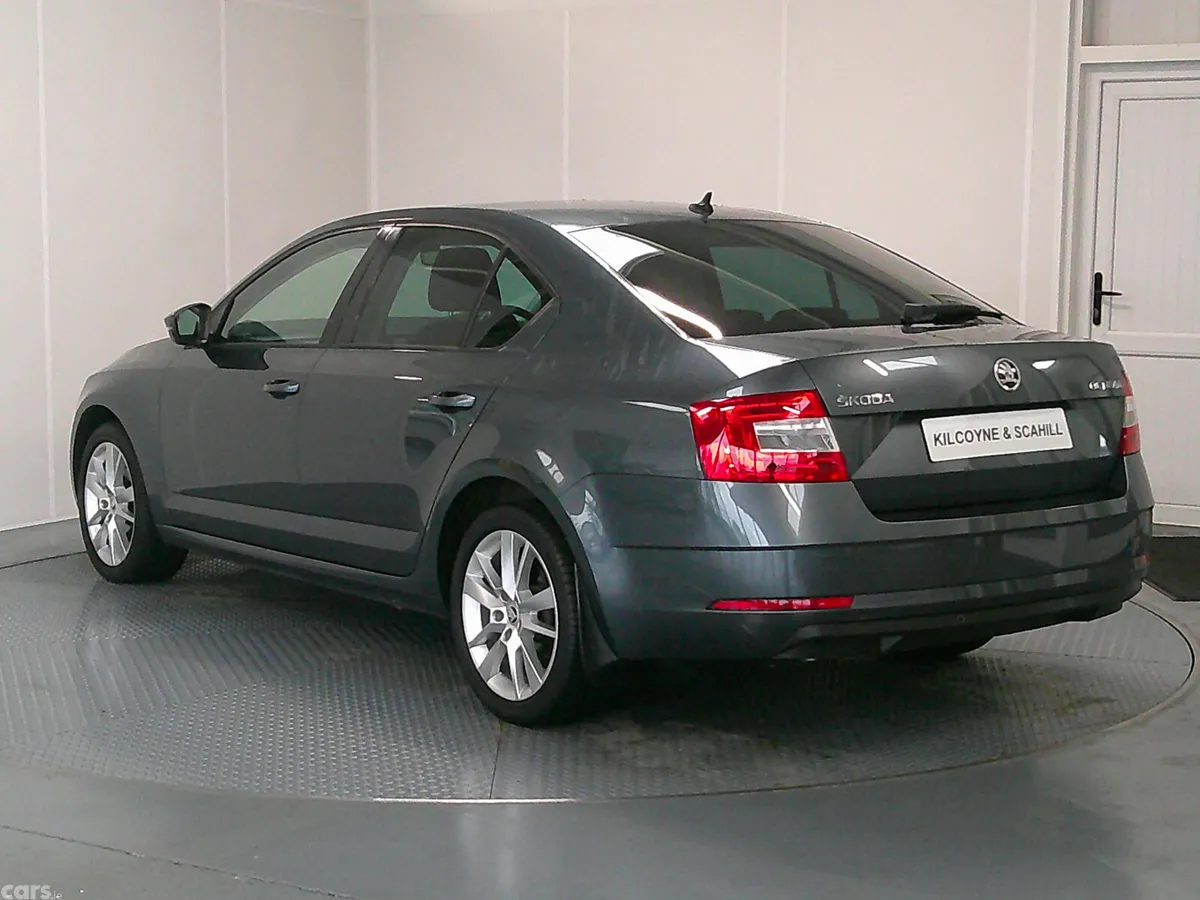 Skoda Octavia Hatchback, Diesel, 2019, Grey