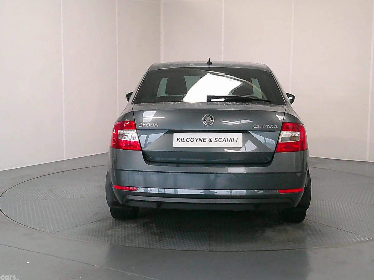 Skoda Octavia Hatchback, Diesel, 2019, Grey