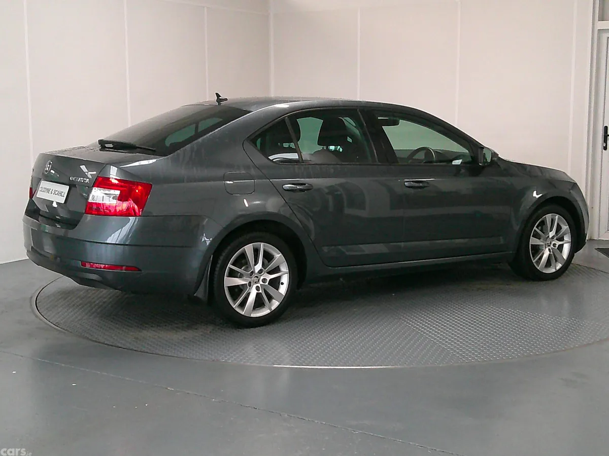 Skoda Octavia Hatchback, Diesel, 2019, Grey