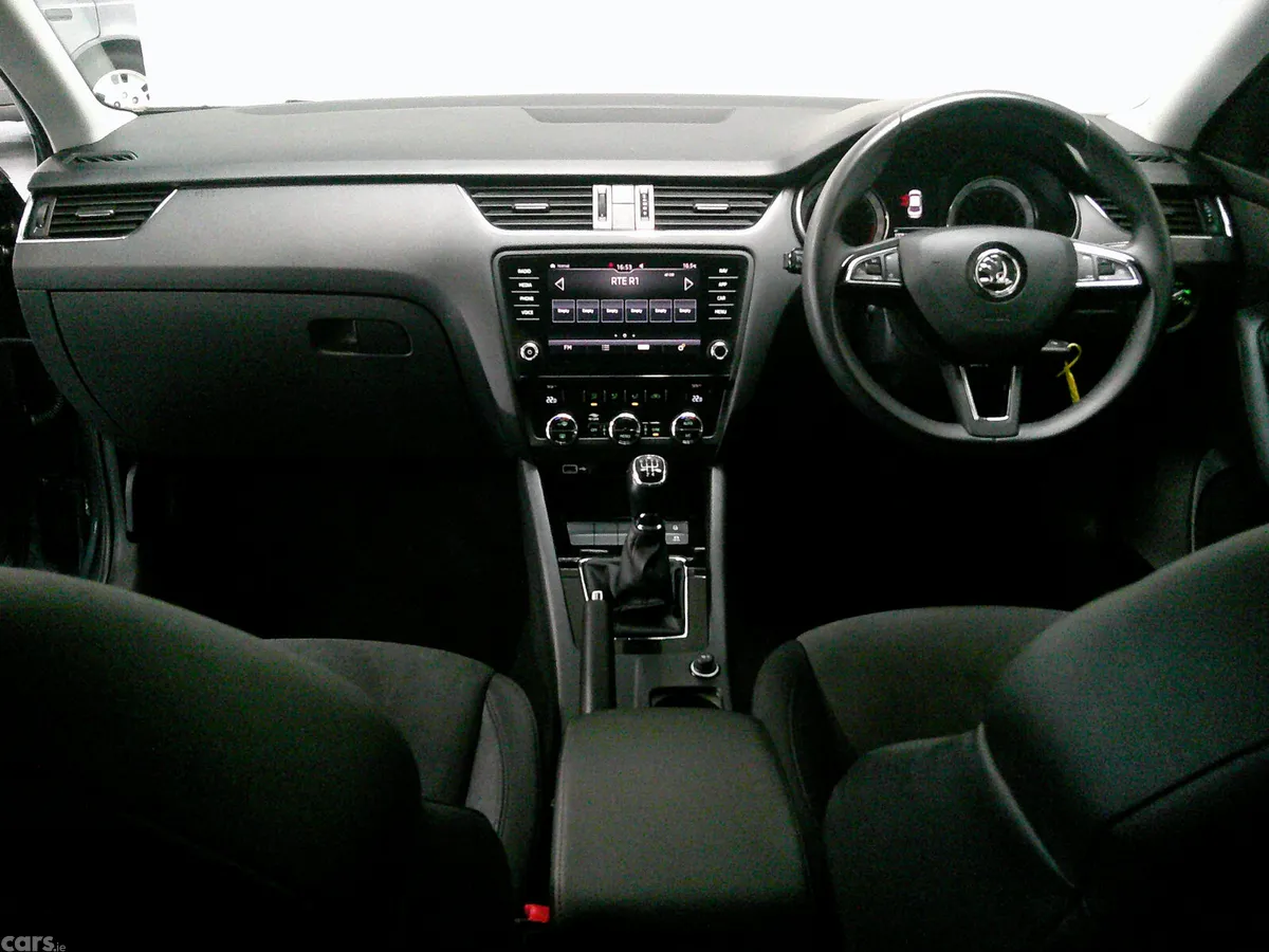 Skoda Octavia Hatchback, Diesel, 2019, Grey