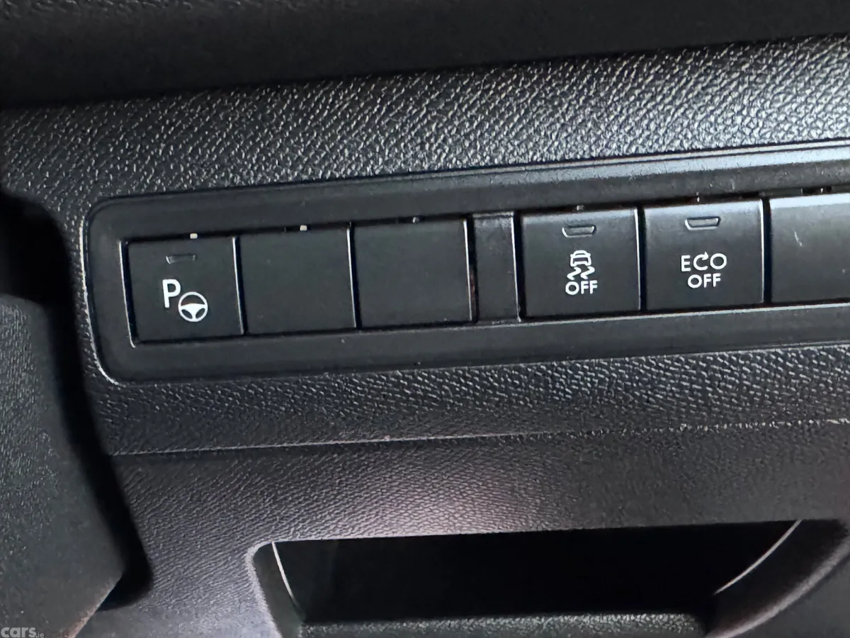 Peugeot 307 Hatchback, Petrol, 2017, Red