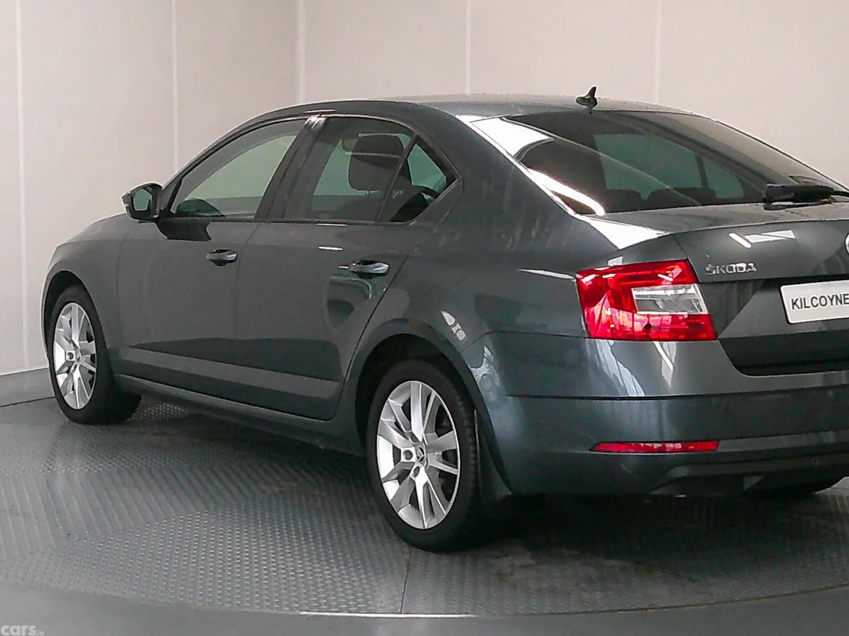 Skoda Octavia Hatchback, Diesel, 2019, Grey