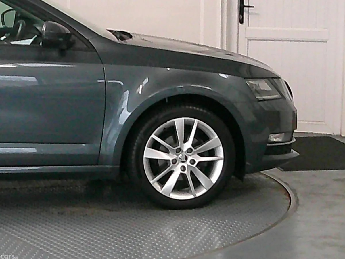 Skoda Octavia Hatchback, Diesel, 2019, Grey