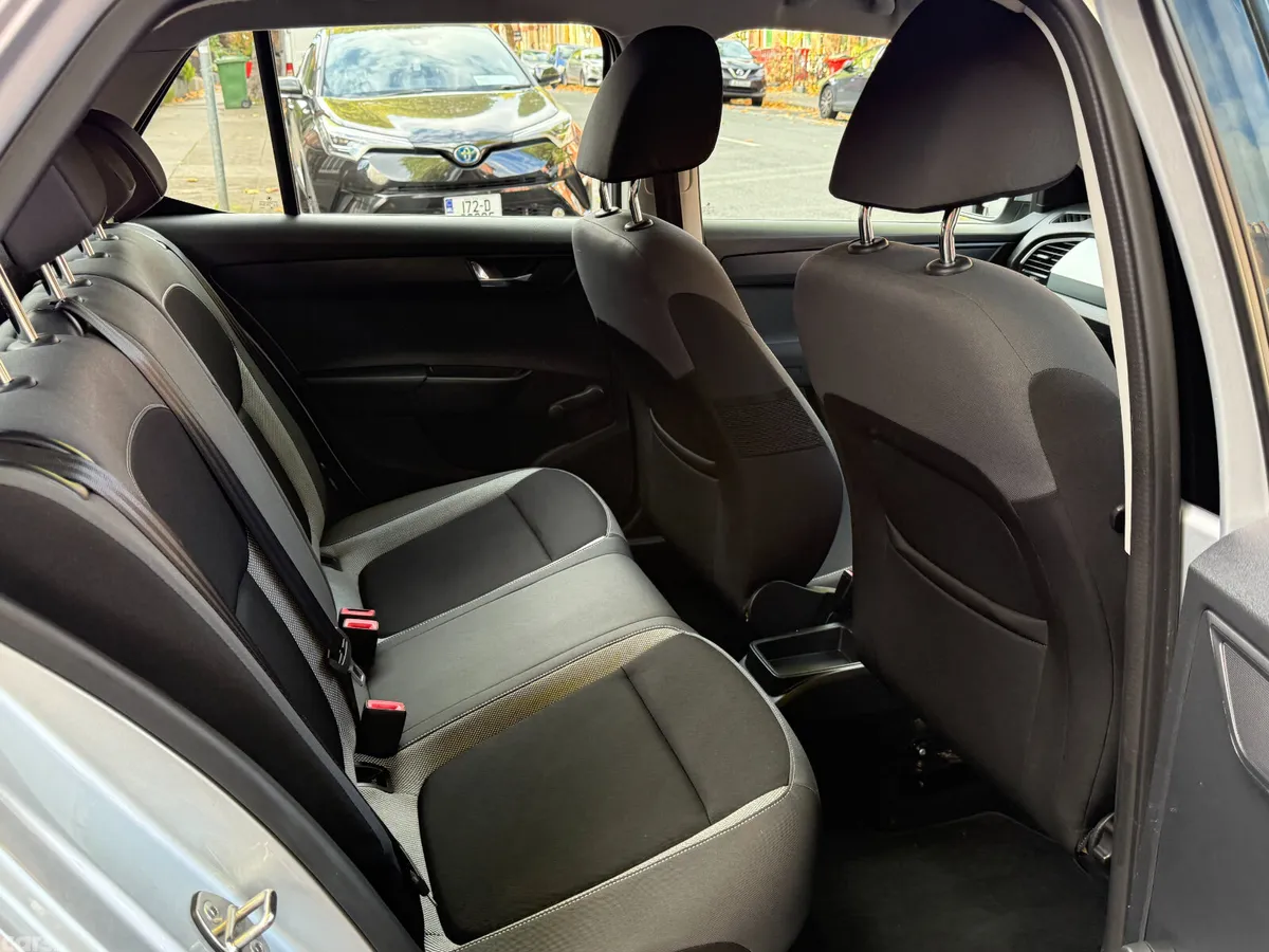Skoda Fabia Hatchback, Petrol, 2015, Silver
