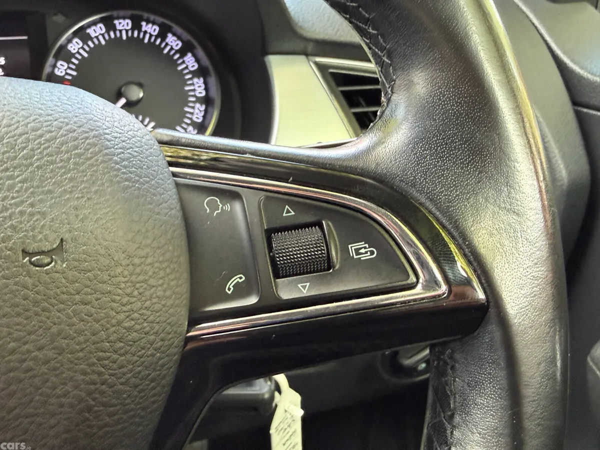 Skoda Fabia Hatchback, Petrol, 2015, Silver