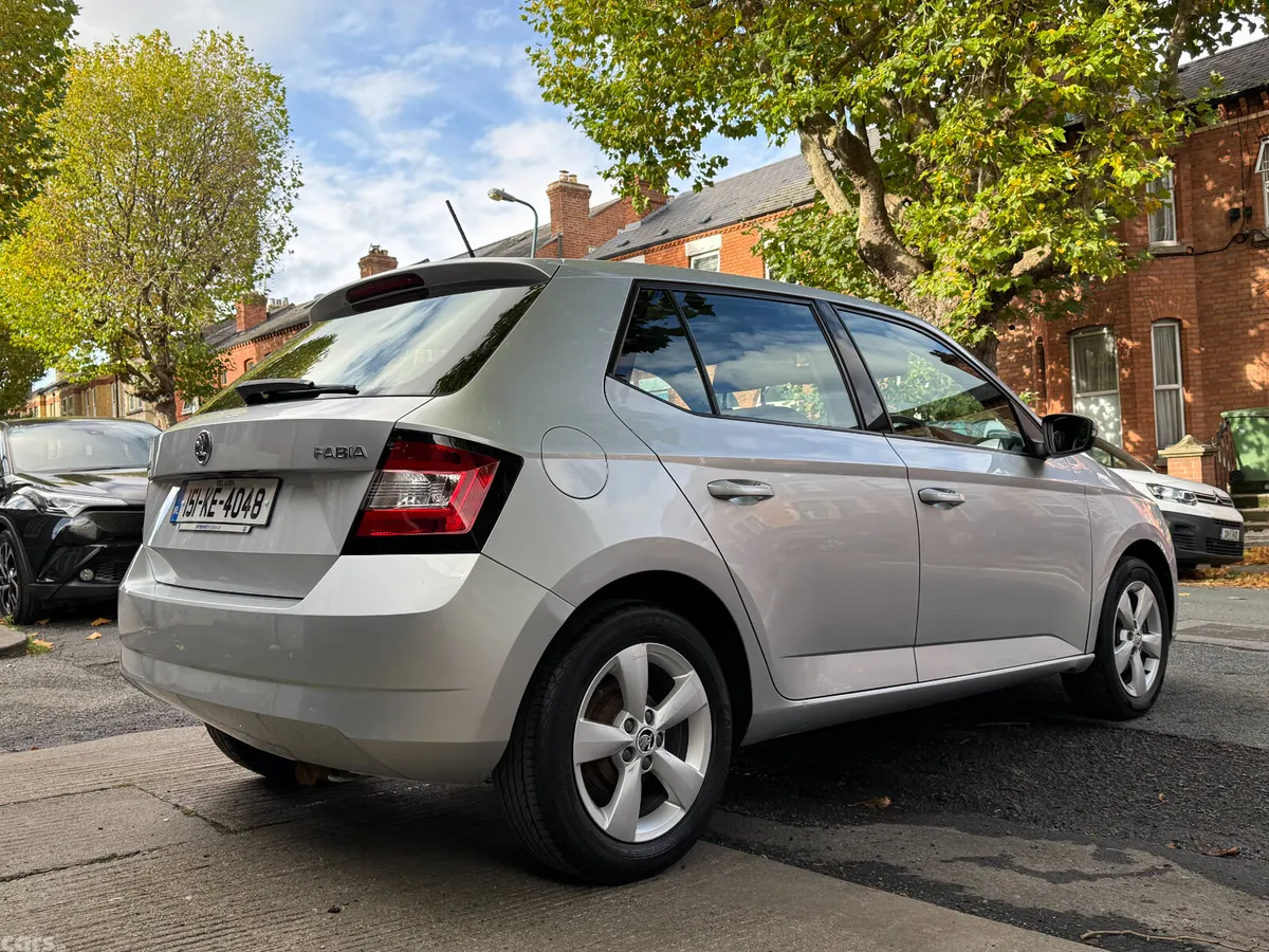 Skoda Fabia Hatchback, Petrol, 2015, Silver