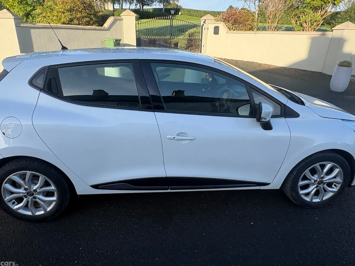 Renault Clio Hatchback, Petrol, 2018, White