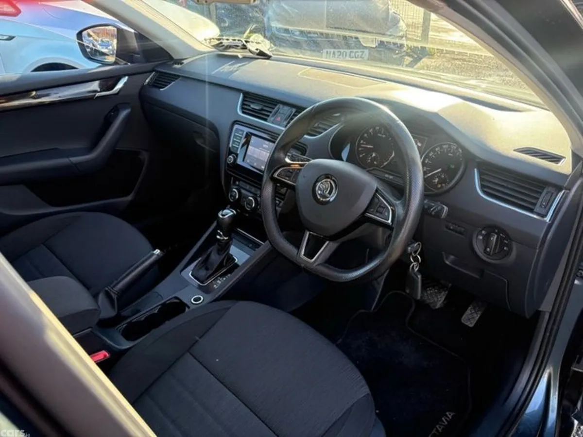Skoda Octavia Saloon, Diesel, 2015, Grey