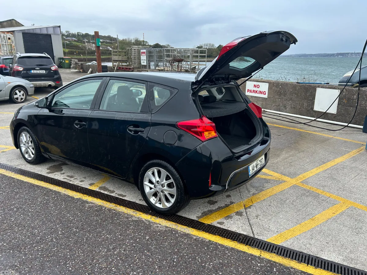 Toyota Auris Hatchback, Diesel, 2014, Black