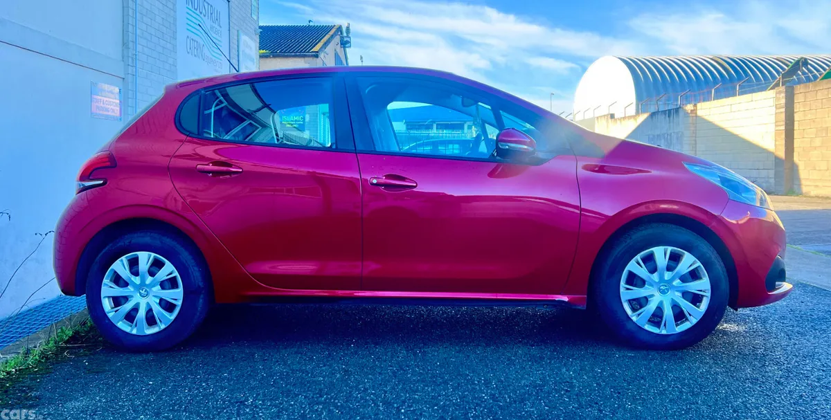Peugeot 208 Hatchback, Petrol, 2017, Red