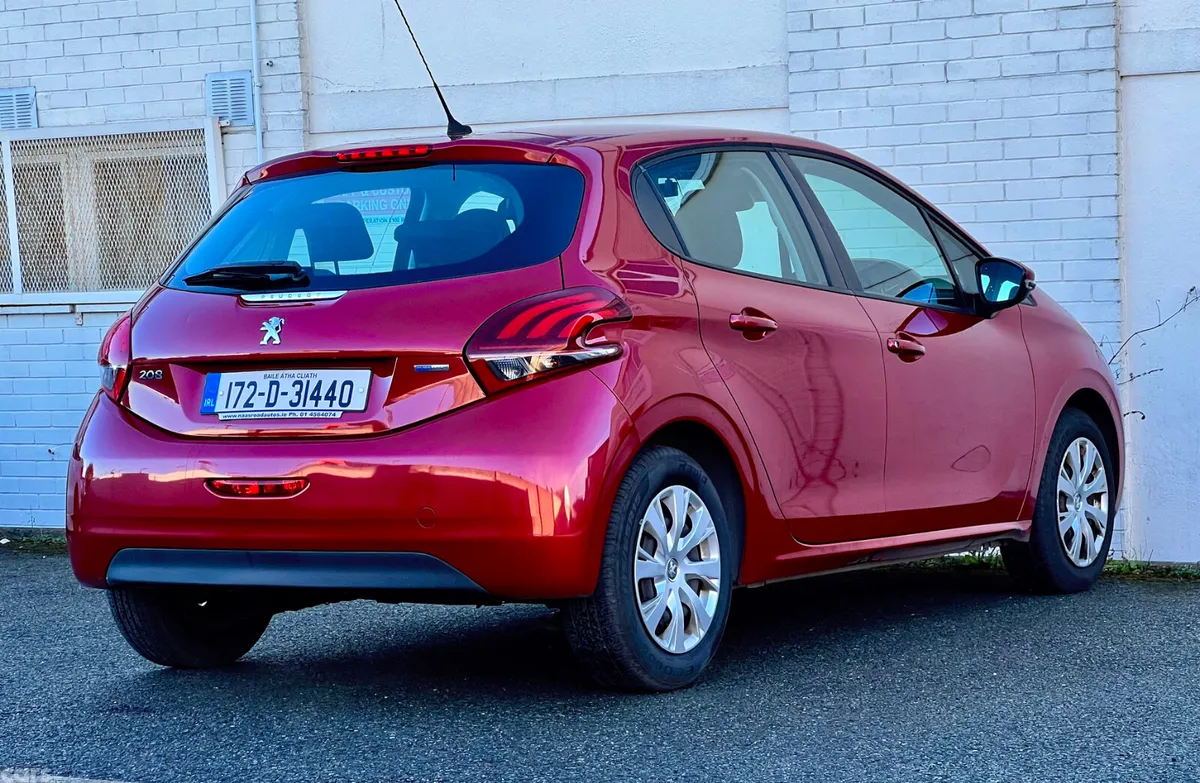Peugeot 208 Hatchback, Petrol, 2017, Red