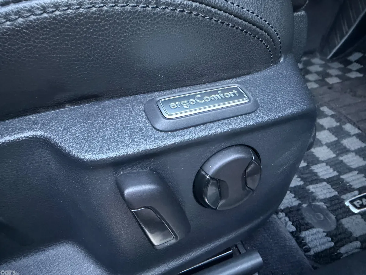 Volkswagen Passat Saloon, Diesel, 2018, Black