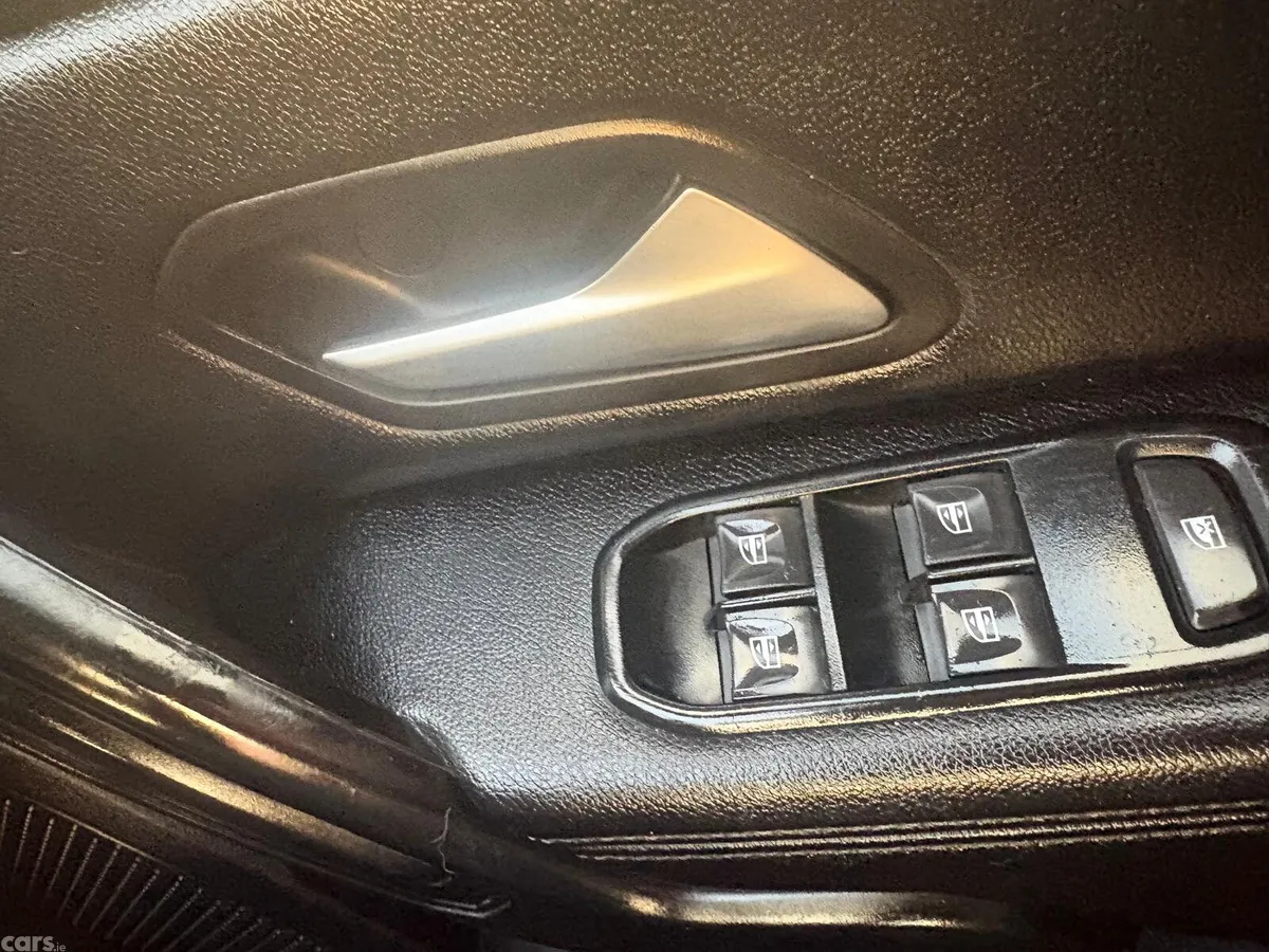 Dacia Duster SUV, Petrol, 2022, Red