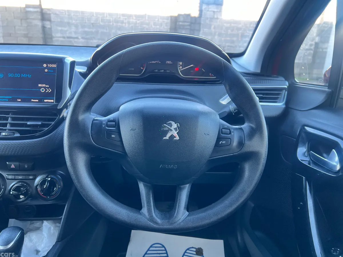 Peugeot 208 Hatchback, Petrol, 2017, Red