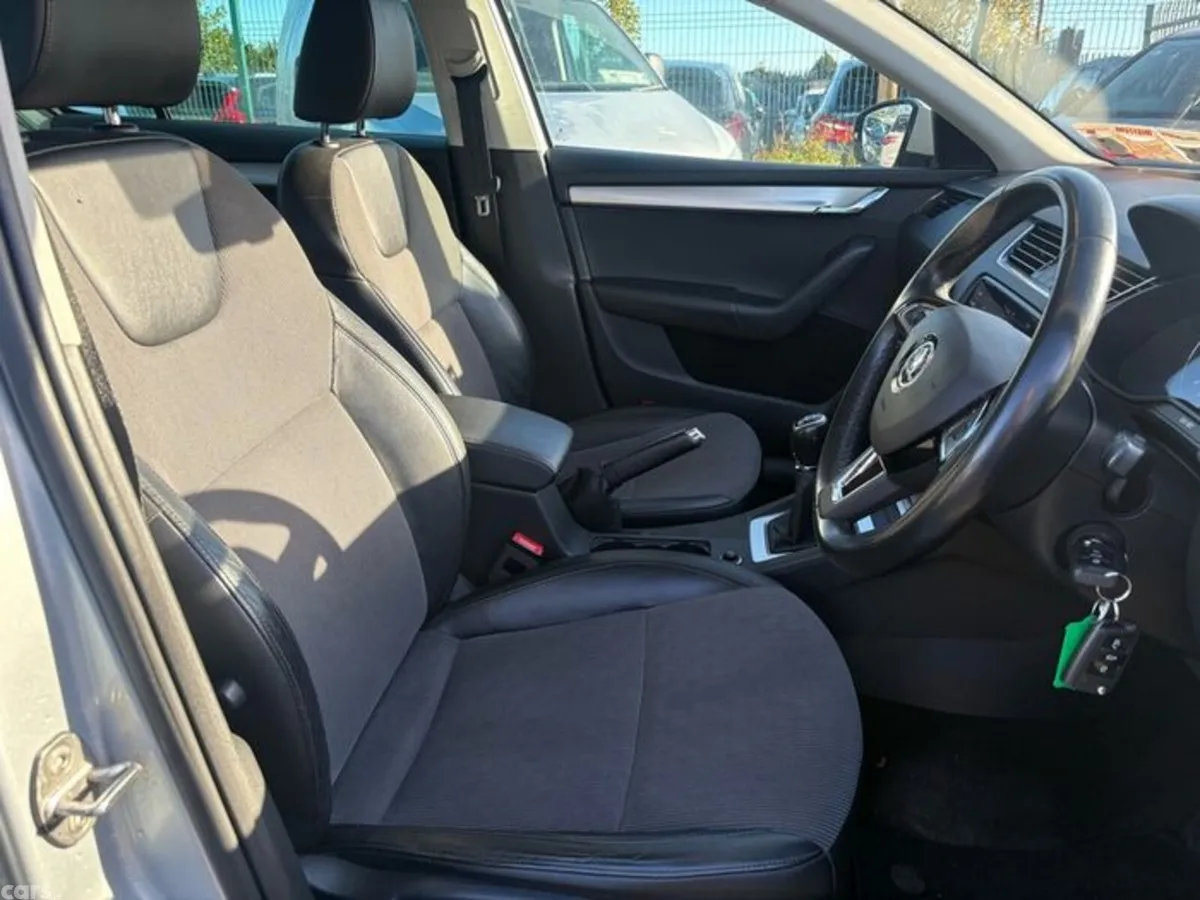 Skoda Octavia Saloon, Diesel, 2020, Grey
