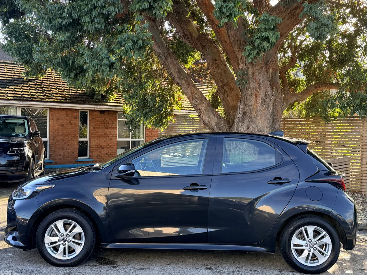 Toyota Yaris Hatchback, Petrol Hybrid, 2024, Black