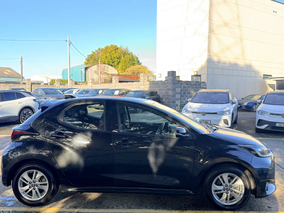 Toyota Yaris Hatchback, Petrol Hybrid, 2024, Black