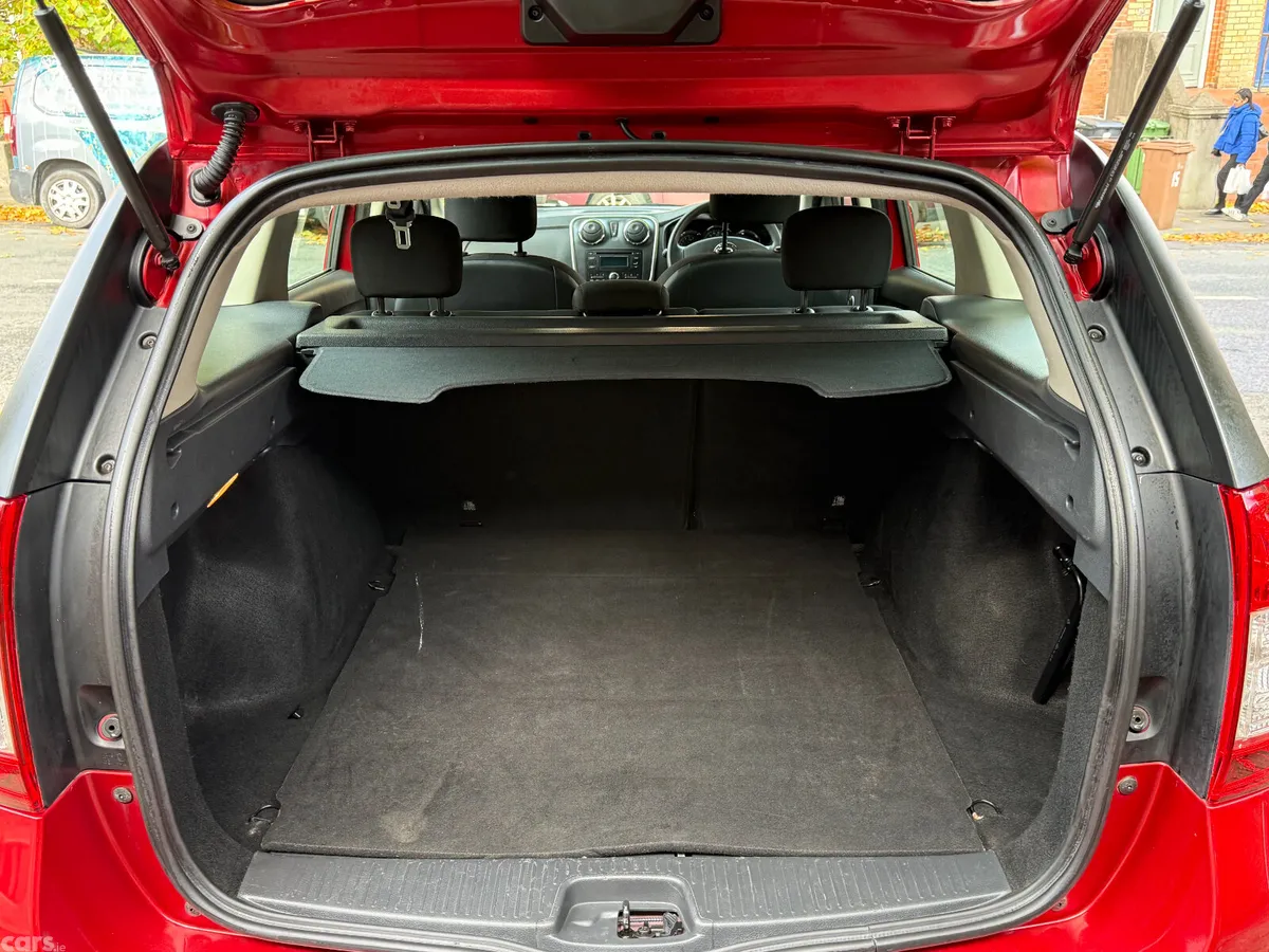 Dacia Logan Estate, Petrol, 2016, Red