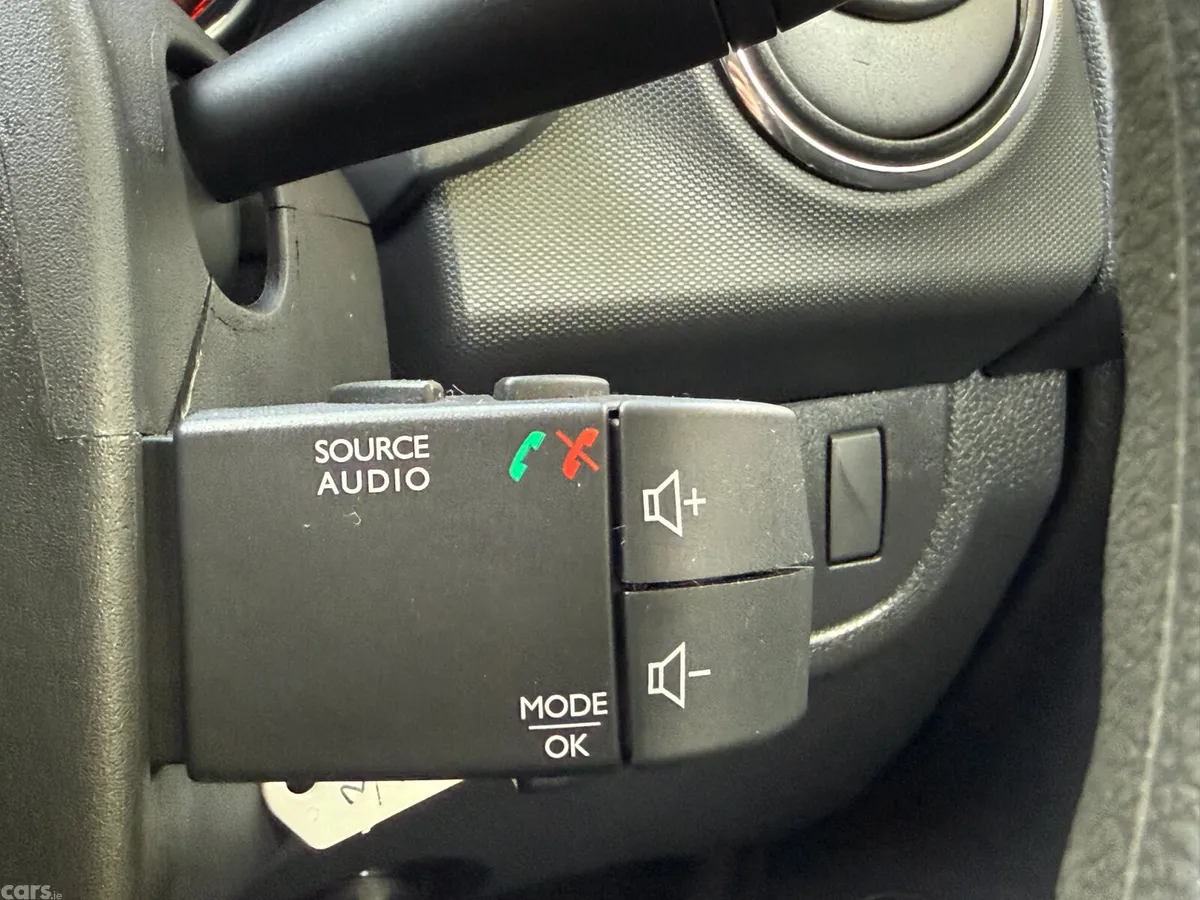 Dacia Logan Estate, Petrol, 2016, Red