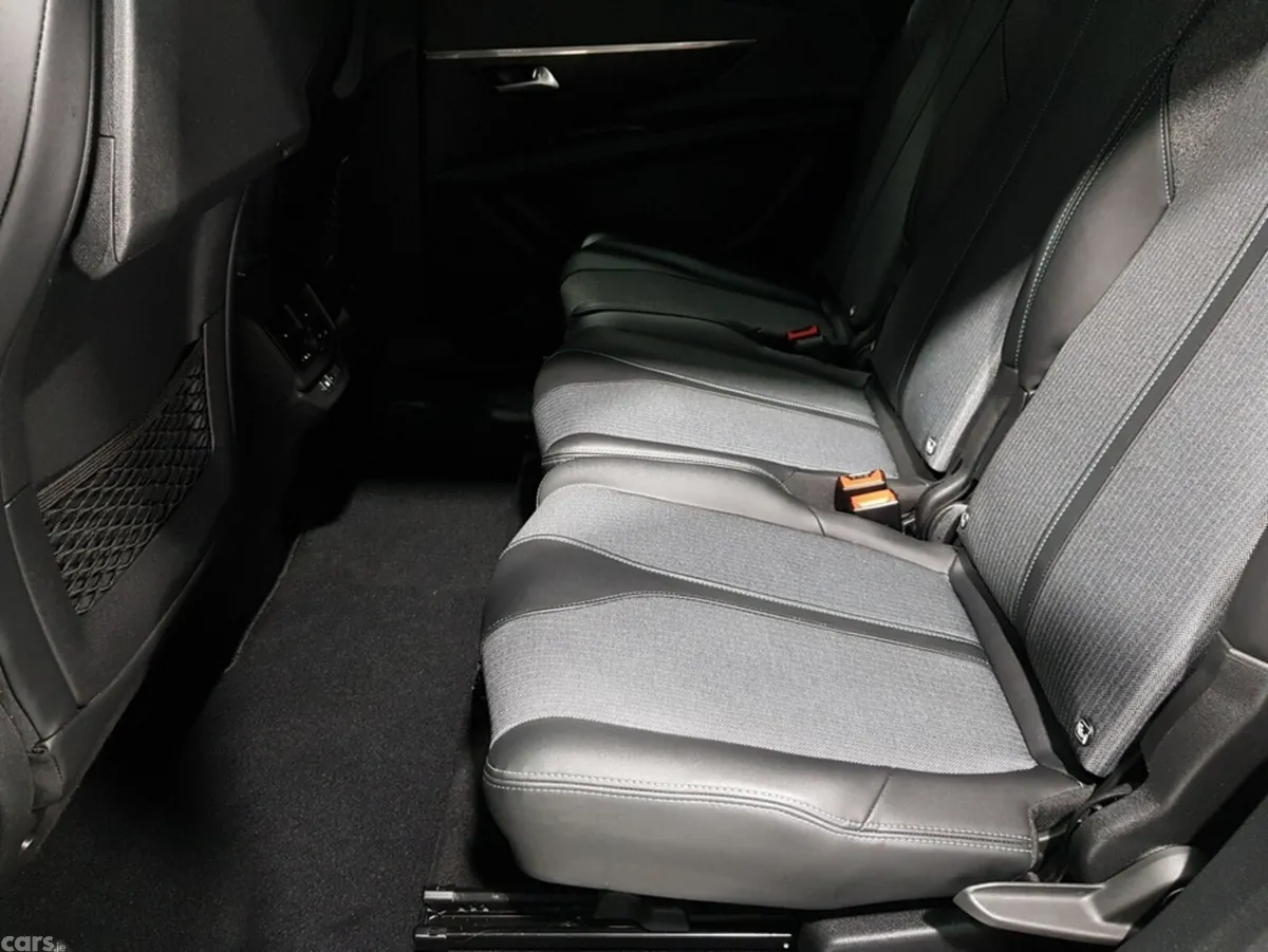 Peugeot 5008 MPV, Diesel, 2024, Black