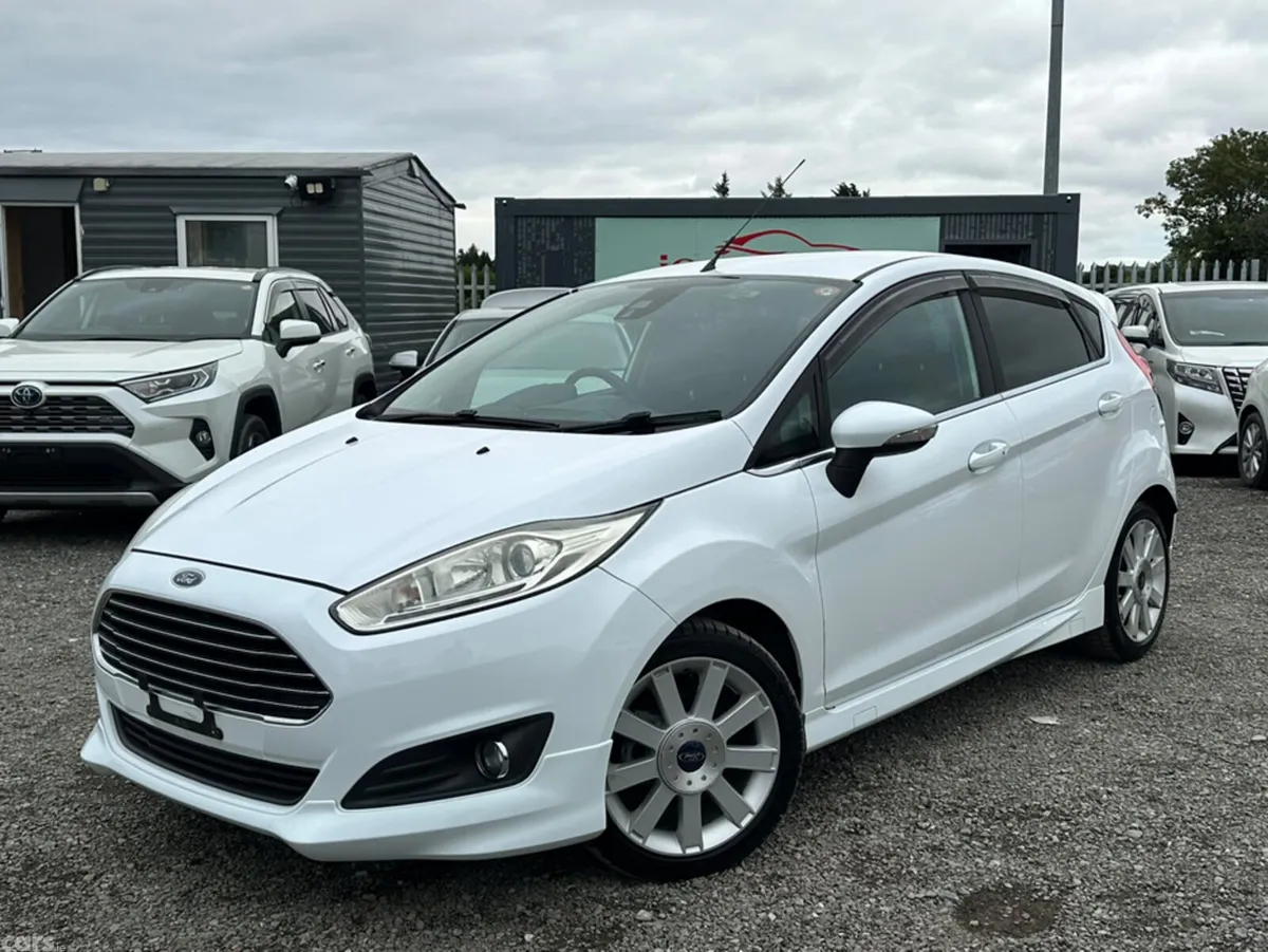 Ford Fiesta Hatchback, Petrol, 2015, White
