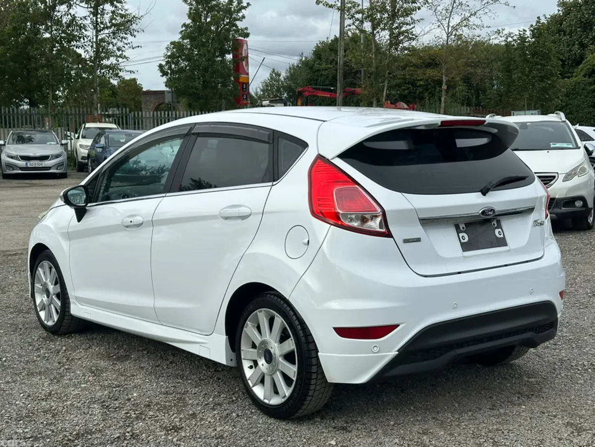 Ford Fiesta Hatchback, Petrol, 2015, White