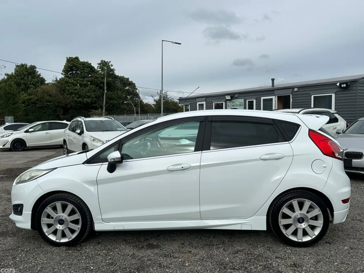 Ford Fiesta Hatchback, Petrol, 2015, White