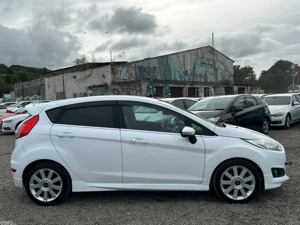 Ford Fiesta Hatchback, Petrol, 2015, White